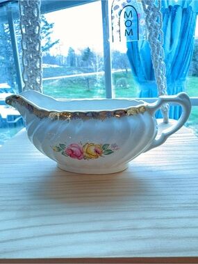 Vintage Floral Porcelain Gravy Boat with Gold Trim. Hand paint. Roses and leaves